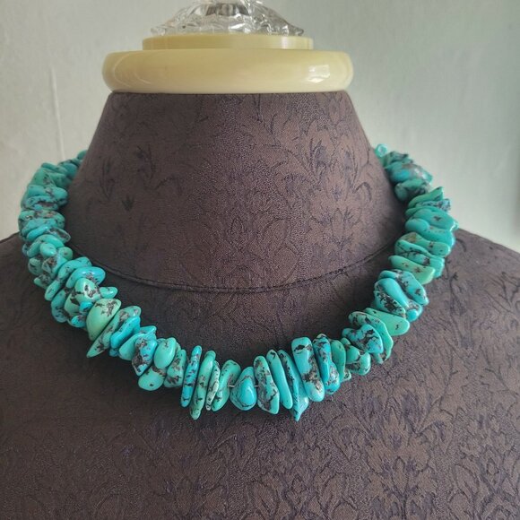 Handcrafted Chunky Turquoise Nugget Beaded Necklace With Toggle Clasp - Picture 5 of 7